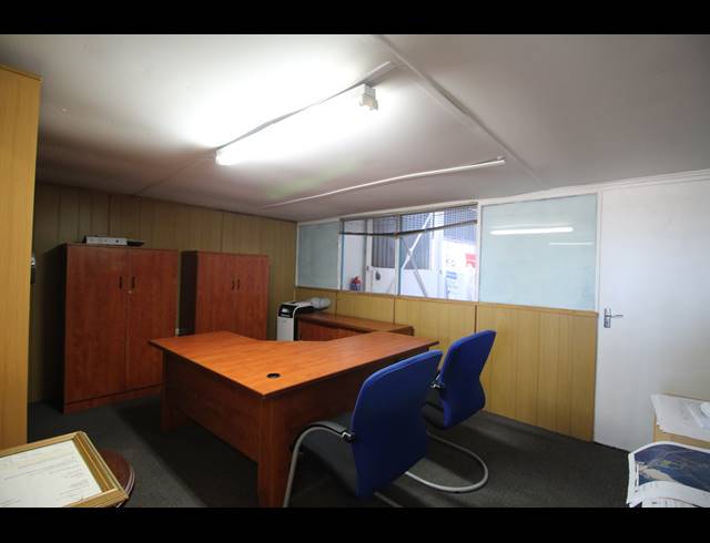 3,400M² WAREHOUSE FOR SALE IN BRAELYN